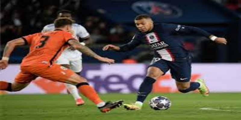 上半场攻防博弈：防守艺术与机会把握- 米兰体育