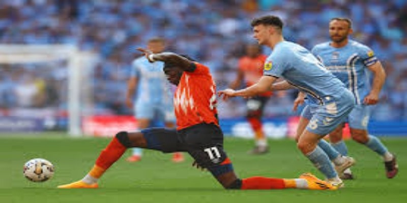 关键进球：科尼克抓住雷丁门将失误-  米兰体育