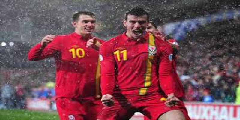 战术复盘：皮奥利4-4-2变阵激活伊布与莱奥化学反应-米兰体育