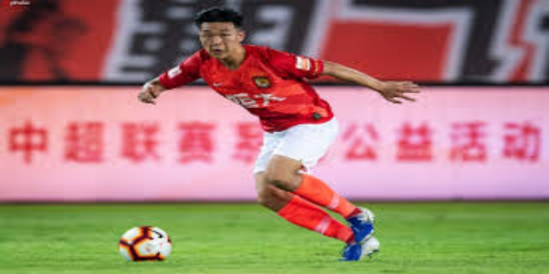 战术革新：能量足球在诺维奇的首秀展现-米兰体育