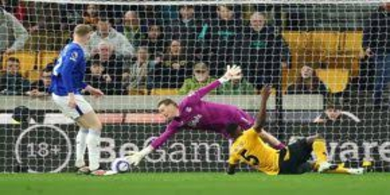 战术对位解析：三中卫遇上高位压迫-米兰体育